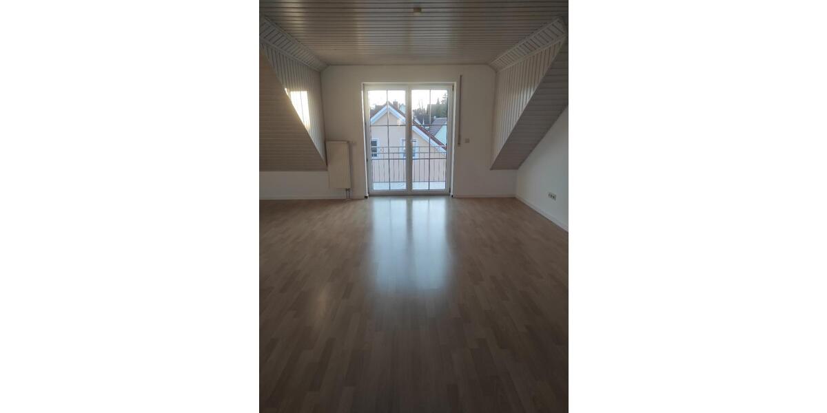 Dachgeschoßwohnung Wettstetten - 3 Zimmer, 85 m&sup2;, 930&euro; | Angebot:26030600