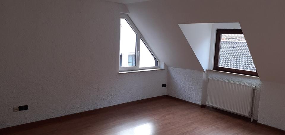 Dachgeschoßwohnung Mainz Ebersheim - 3 Zimmer, 70 m&sup2;, 850&euro; | Angebot:26561111