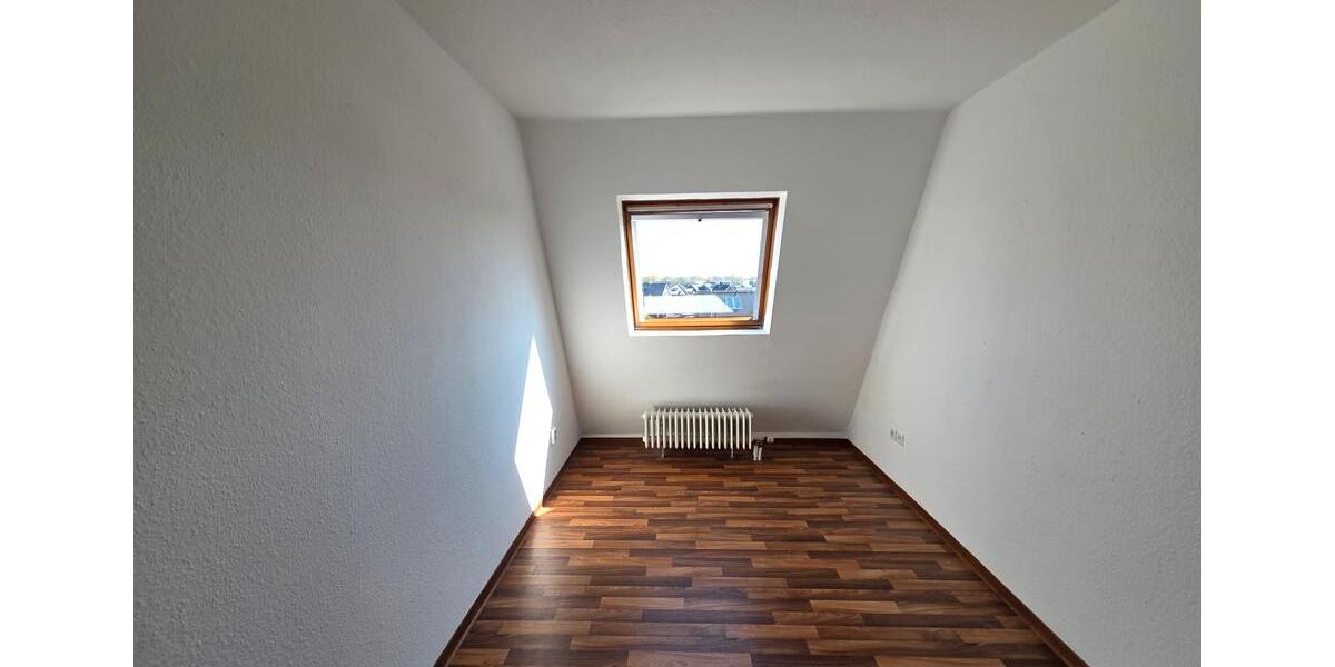 Dachgeschoßwohnung Emden Rysumer Landstraße - 4 Zimmer, 68 m&sup2;, 455&euro; | Angebot:26439762