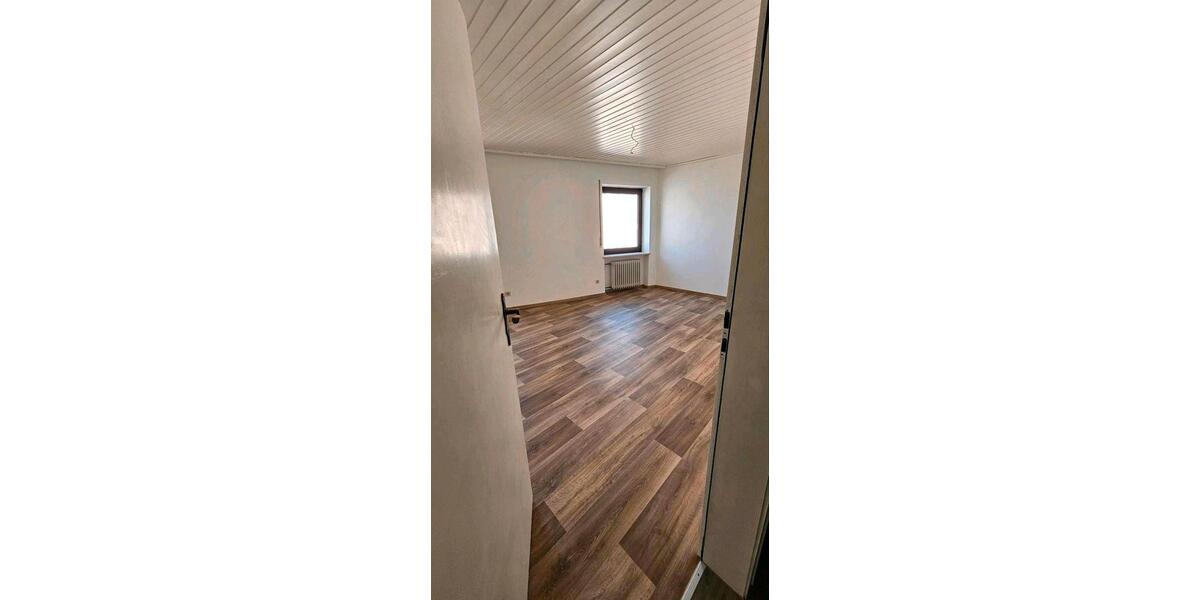 Etagenwohnung Waldmünchen - 6 Zimmer, 240 m&sup2;, 900&euro; | Angebot:26636867