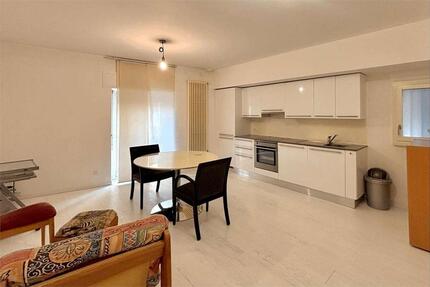 1,5-Zimmer-Wohnung mit möblierter Küche und sonnigem Balkon und herrlicher Aussicht! zimmer