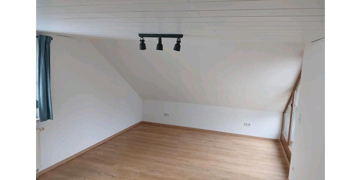 Dachgeschoßwohnung Westerheim - 2.5 Zimmer, 75 m&sup2;, 850&euro; | Angebot:26619590