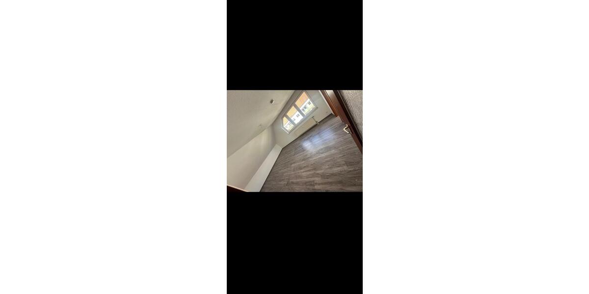 Dachgeschoßwohnung Hainichen - 2 Zimmer, 51 m&sup2;, 275&euro; | Angebot:26057023
