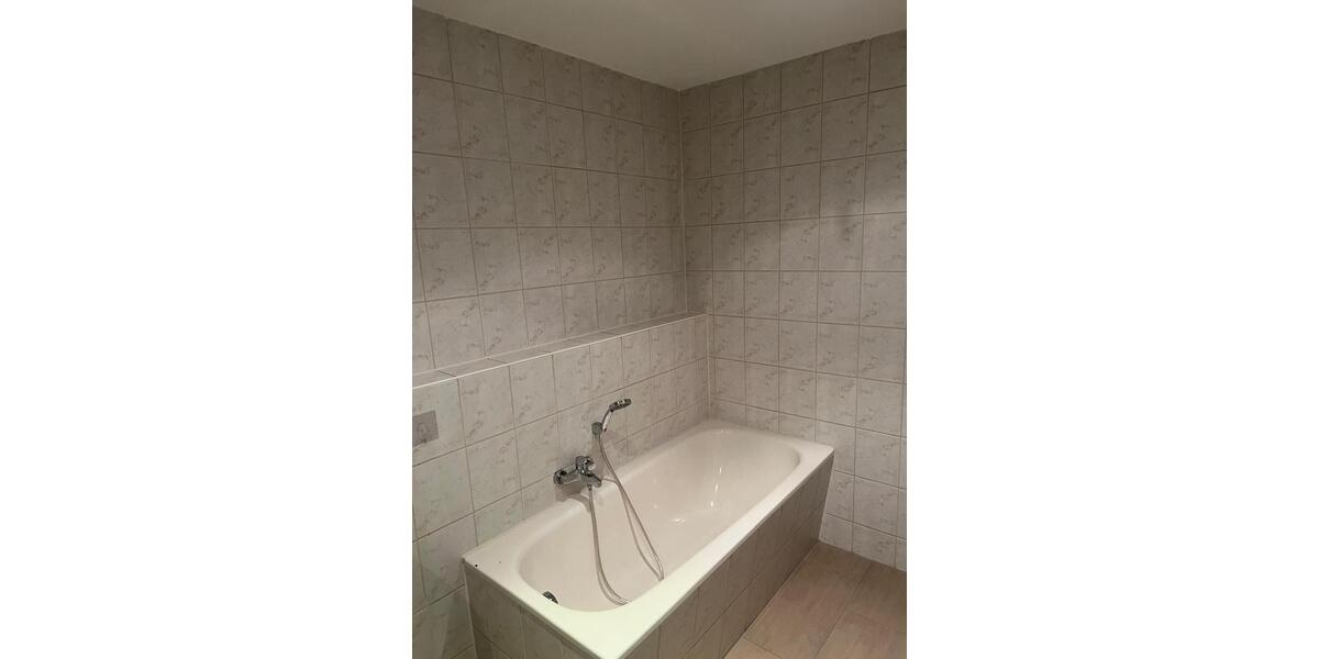 Etagenwohnung Eisenberg - 4 Zimmer, 88 m&sup2;, 790&euro; | Angebot:25884130