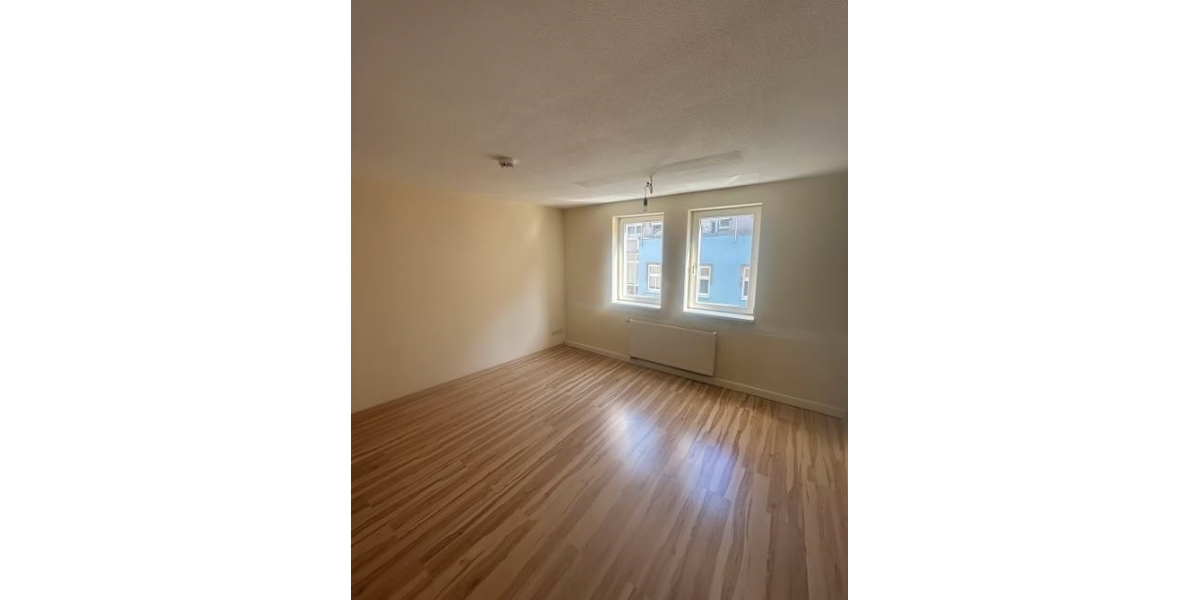 Geräumige 5-Zimmer-Wohnung mit Balkon - Etagenwohnung Gotha | Angebot:27400685