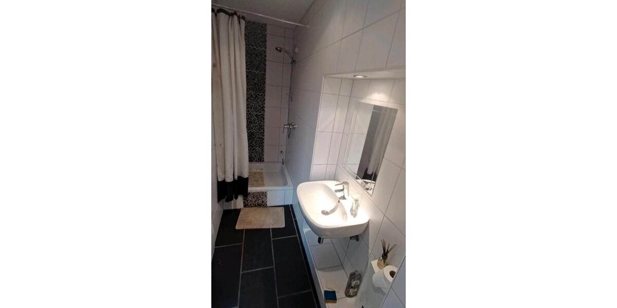 Zimmer mit eigenem WCDusche in 3er WG 2 zimmer