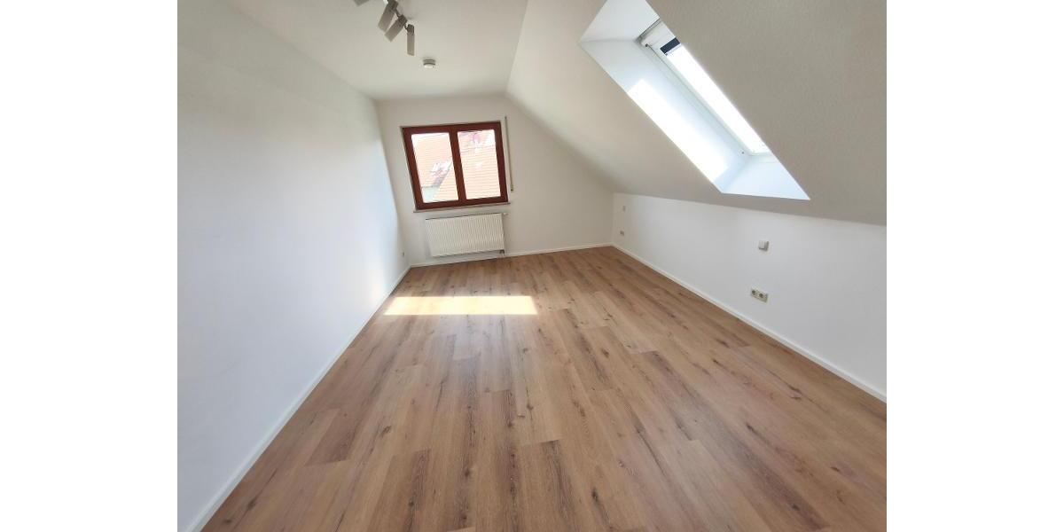 3 Zi. Wohnung im DG (1.OG) mit Balkon und Carport - Etagenwohnung Pommersfelden | Angebot:27230171