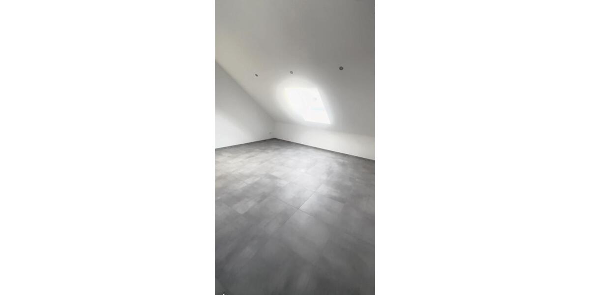 Dachgeschoßwohnung Mettlach - 3 Zimmer, 70 m&sup2;, 900&euro; | Angebot:25553127