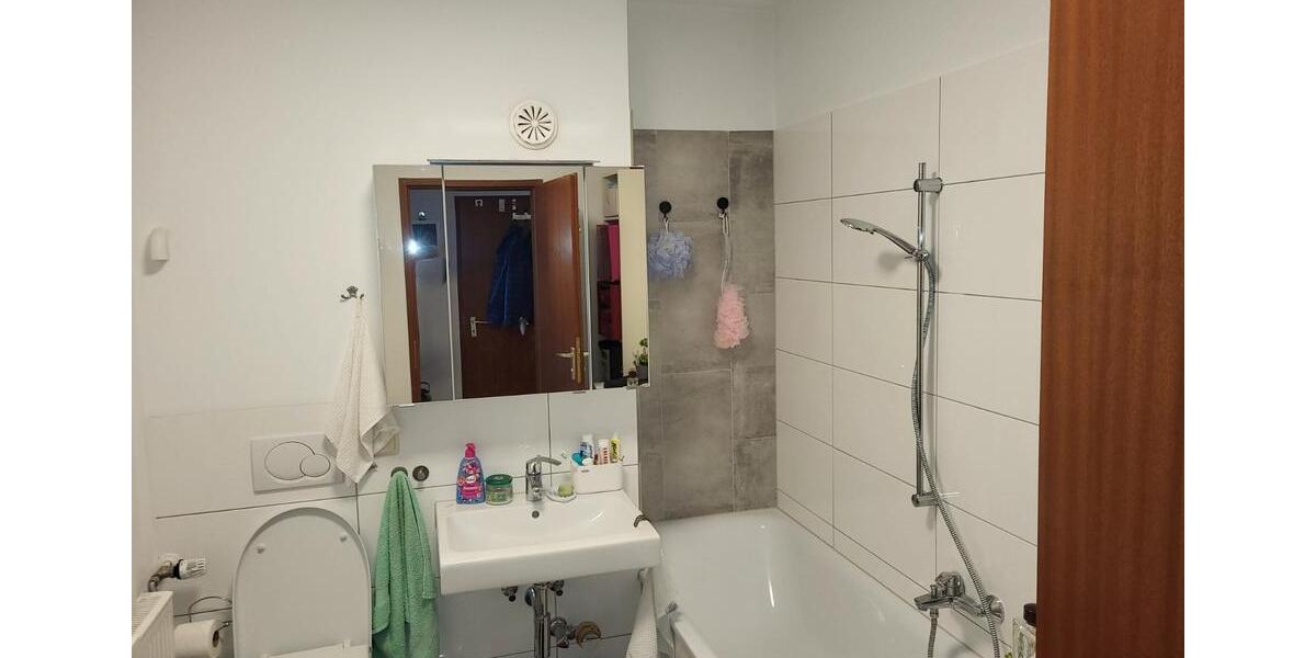 Etagenwohnung Wiesbaden Biebrich - 2 Zimmer, 69 m&sup2;, 950&euro; | Angebot:26689705
