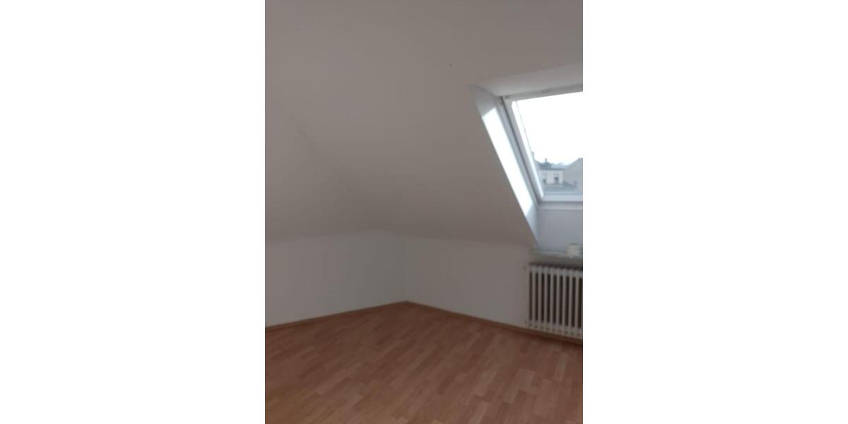 Dachgeschoßwohnung Zweibrücken - 6 Zimmer, 130 m&sup2;, 800&euro; | Angebot:26052060