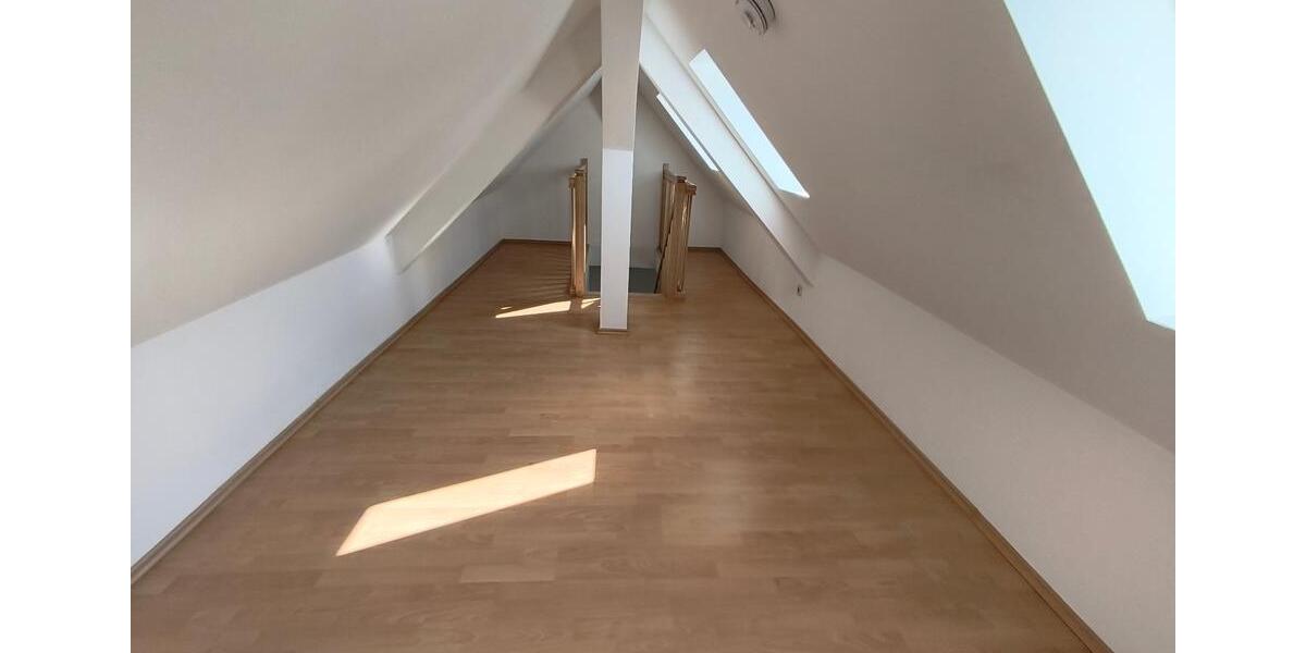 Dachgeschoßwohnung Lauta - 2 Zimmer, 57 m&sup2;, 419&euro; | Angebot:25868354