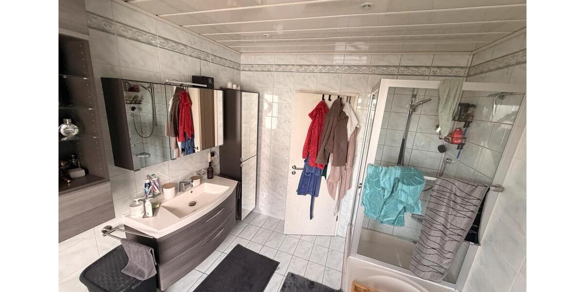 Etagenwohnung Neumarkt in der Oberpfalz Altenhof - 4 Zimmer, 107 m&sup2;, 1.350&euro; | Angebot:26384489