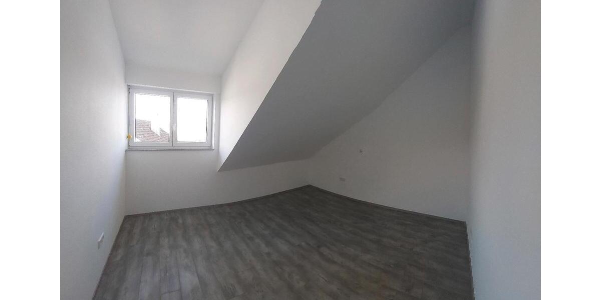 Dachgeschoßwohnung Bad Neustadt an der Saale - 2 Zimmer, 74 m&sup2;, 830&euro; | Angebot:25311277