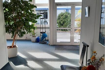 Schicker Büro-Bungalow (ca. 250qm) zu vermieten !!! + 6 Stellpl. zimmer