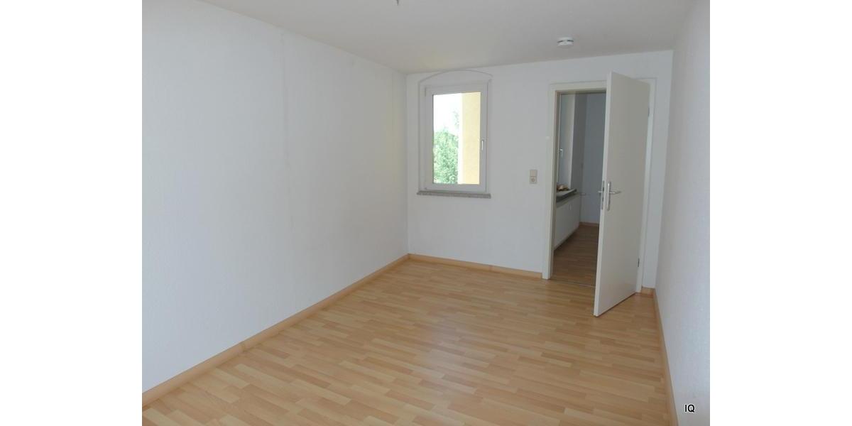 Dachgeschoßwohnung Limbach-Oberfrohna Oberfrohna - 3 Zimmer, 72 m&sup2;, 360&euro; | Angebot:25902838
