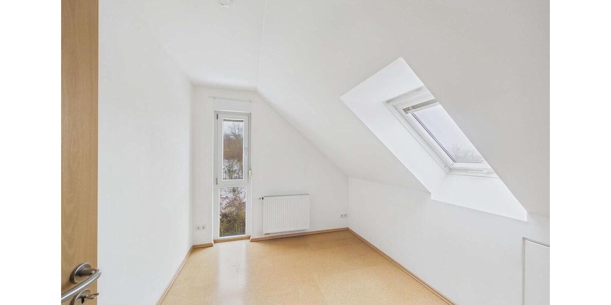 Dachgeschoßwohnung Wolfsburg Ehmen - 3 Zimmer, 93 m&sup2;, 1.000&euro; | Angebot:25149862