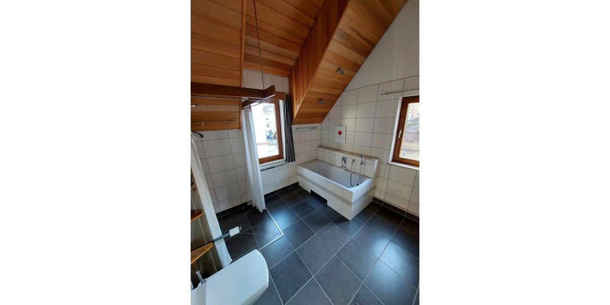 Etagenwohnung Friedberg (Hessen) - 4 Zimmer, 125 m&sup2;, 1.450&euro; | Angebot:24756673