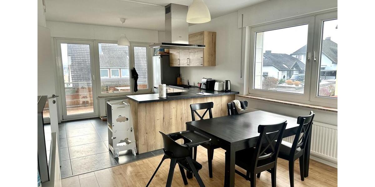 Wohnen mit Komfort: Sanierte 4-Zimmer-Wohnung in toller Lage - 