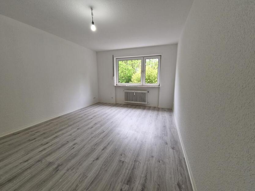 Frisch renovierte 2 Zimmer Wohnung mit Balkon in Saarbrücken