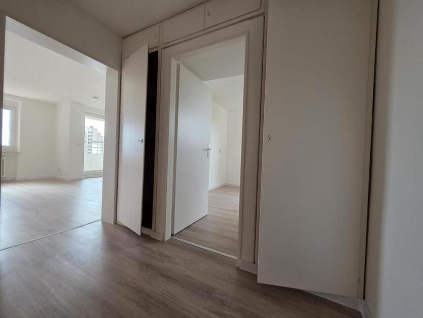 Moderne 3-Zimmer-Wohnung mit fantastischen Ausblick– Frisch Renoviert & Sofort Einzugsbereit zimmer
