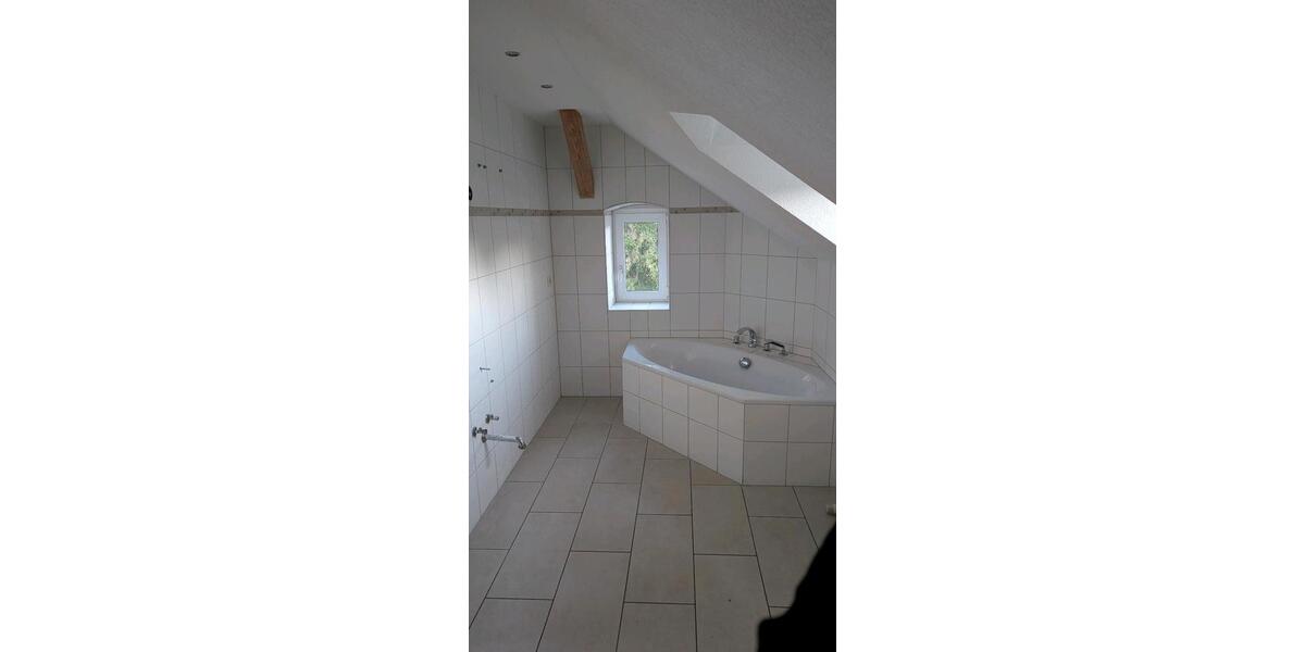 Dachgeschoßwohnung Königstein - 3 Zimmer, 95 m&sup2;, 990&euro; | Angebot:25340937