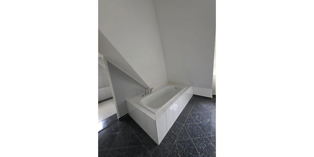 Dachgeschoßwohnung Porta Westfalica - 2.5 Zimmer, 90 m&sup2;, 750&euro; | Angebot:25353890