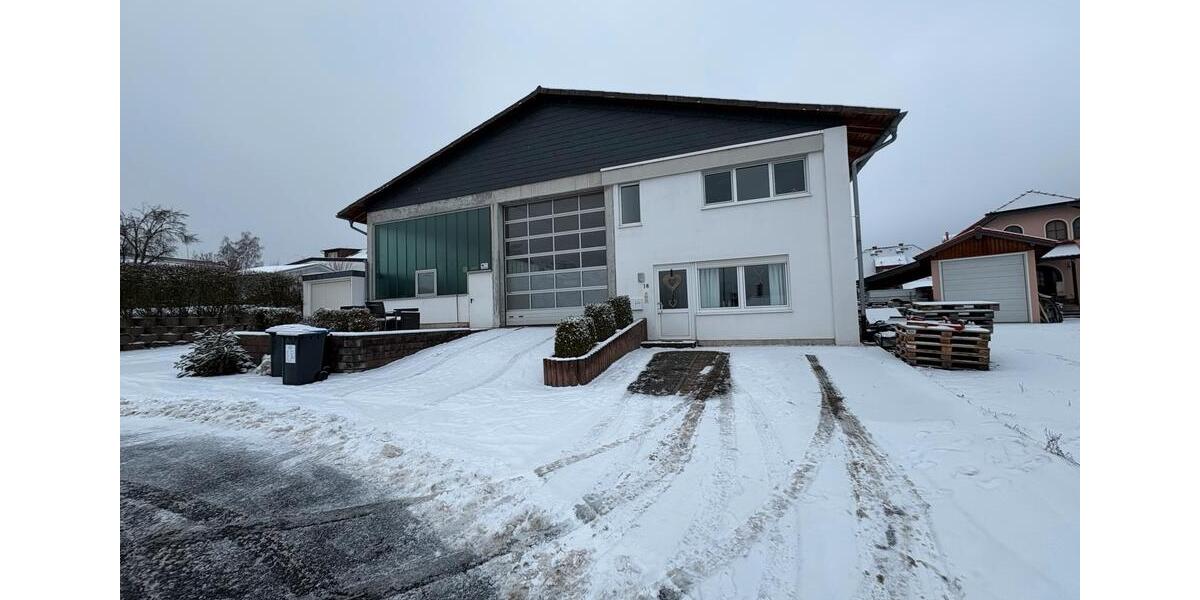 Gewerbehalle + 2 Wohnungen zimmer