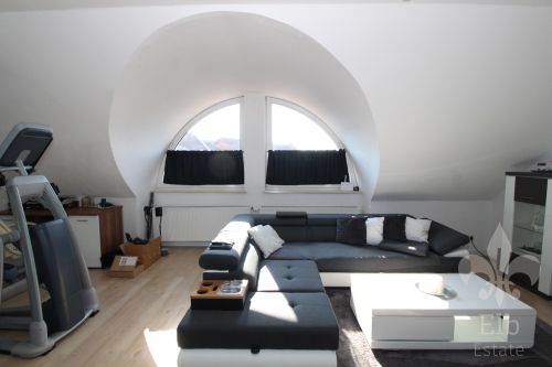 Niedliche 2 Zi- Dachgeschosswohnung mit Dusche und Keller im Lindenplatz, Hermsdorf 2 zimmer