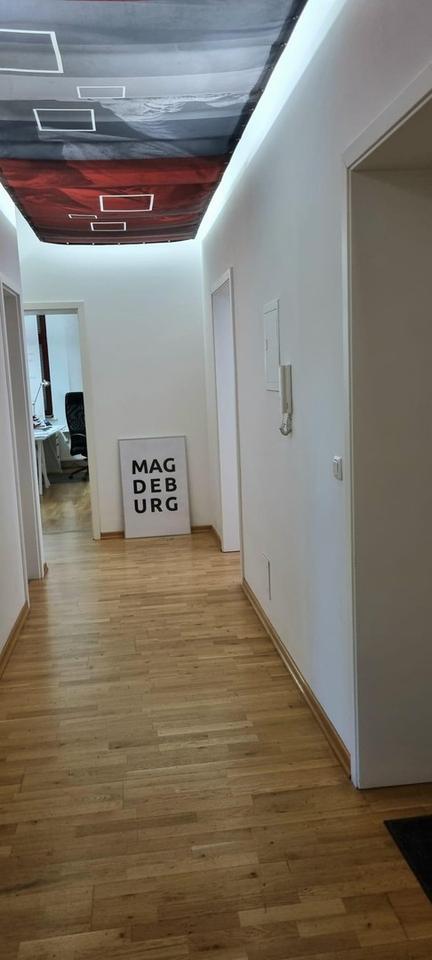 Heller Büroraum in Bürogemeinschaft (Immobilienverwaltung) – inkl. Konferenzraum, Bad, Küchennutzung