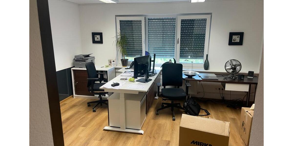 Moderne Gewerbehalle mit Büro und Lagerfläche – Neubau 2022 Halle zimmer