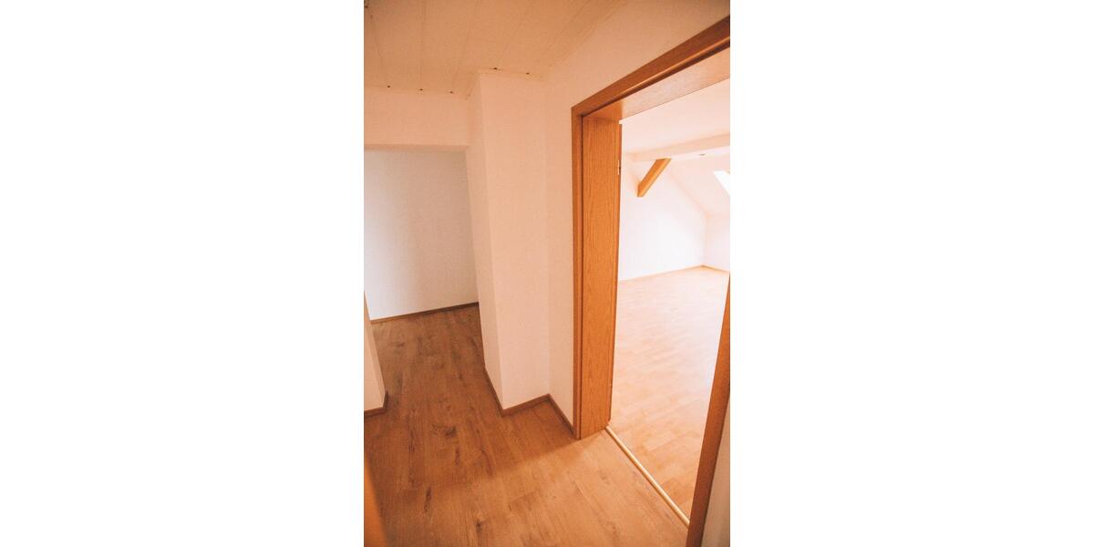 Dachgeschoßwohnung Gera Alt-Bieblach - 2.5 Zimmer, 75 m&sup2;, 449&euro; | Angebot:25968243