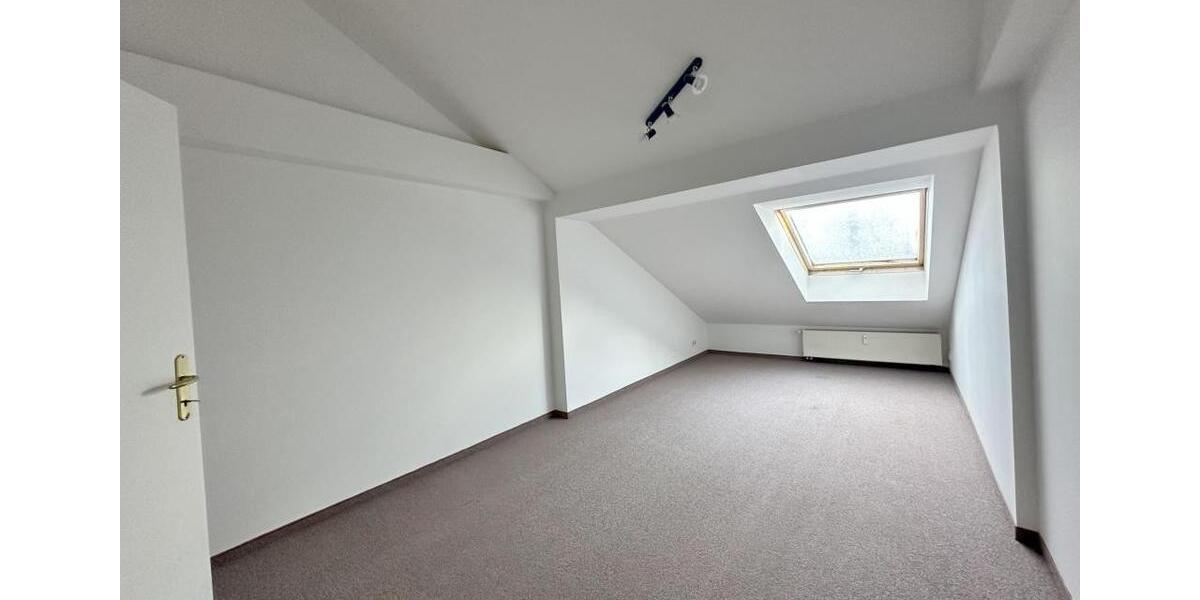 Dachgeschoßwohnung Frankfurt (Oder) - 4 Zimmer, 108 m&sup2;, 680&euro; | Angebot:24940618