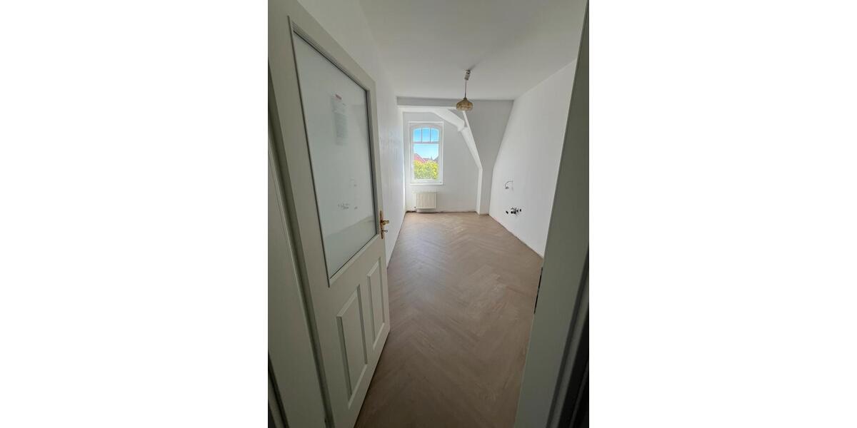 Etagenwohnung Erfurt Hochheim - 4 Zimmer, 96 m&sup2;, 1.200&euro; | Angebot:25980407