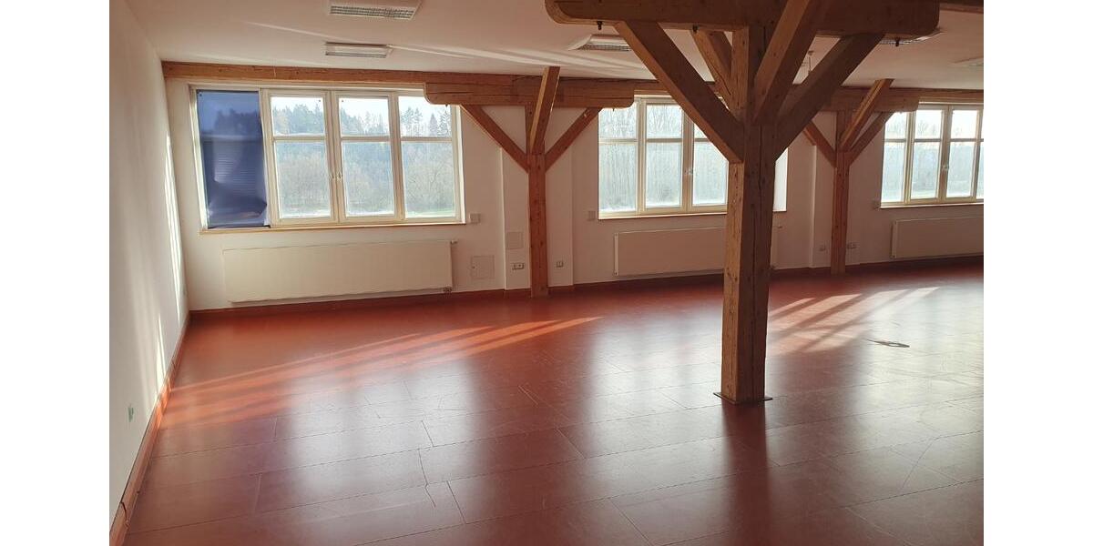 Moderner, heller Büro-Konferenzraum mit hohen Decken - Internet inklusive zimmer