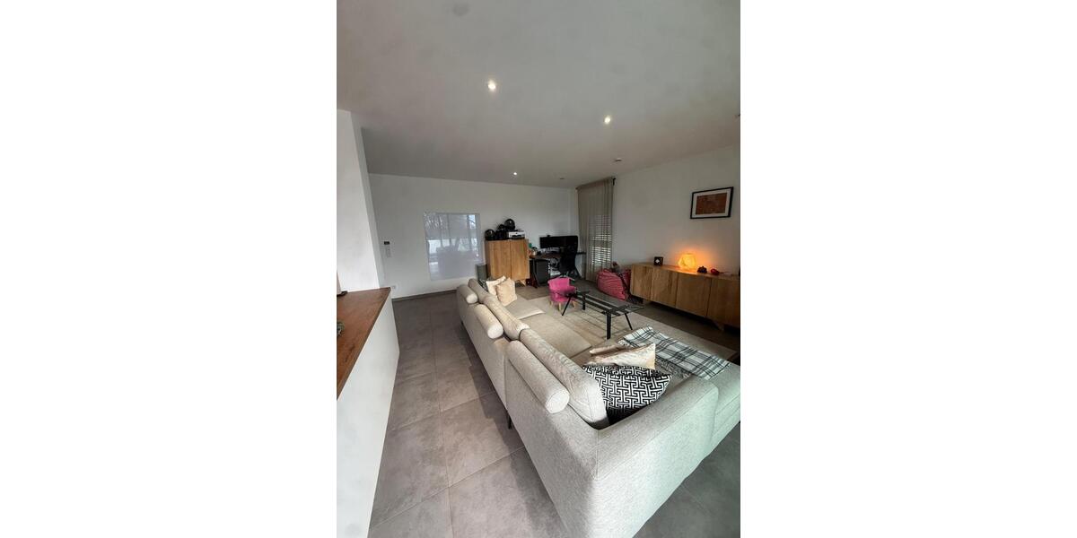 Etagenwohnung Viersen Hülsdonk - 3 Zimmer, 122 m&sup2;, 1.825&euro; | Angebot:24416622