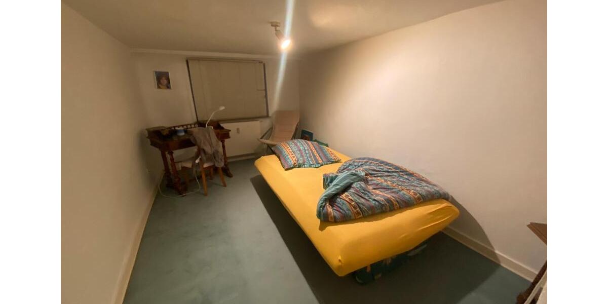 Etagenwohnung Neukirchen - 3 Zimmer, 230 m&sup2;, 850&euro; | Angebot:25991900