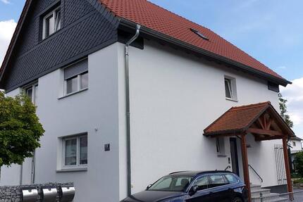 Moderne & renovierte 2 ZKB-DG-Wohnung 52m² für Dame mittl. Alters zimmer