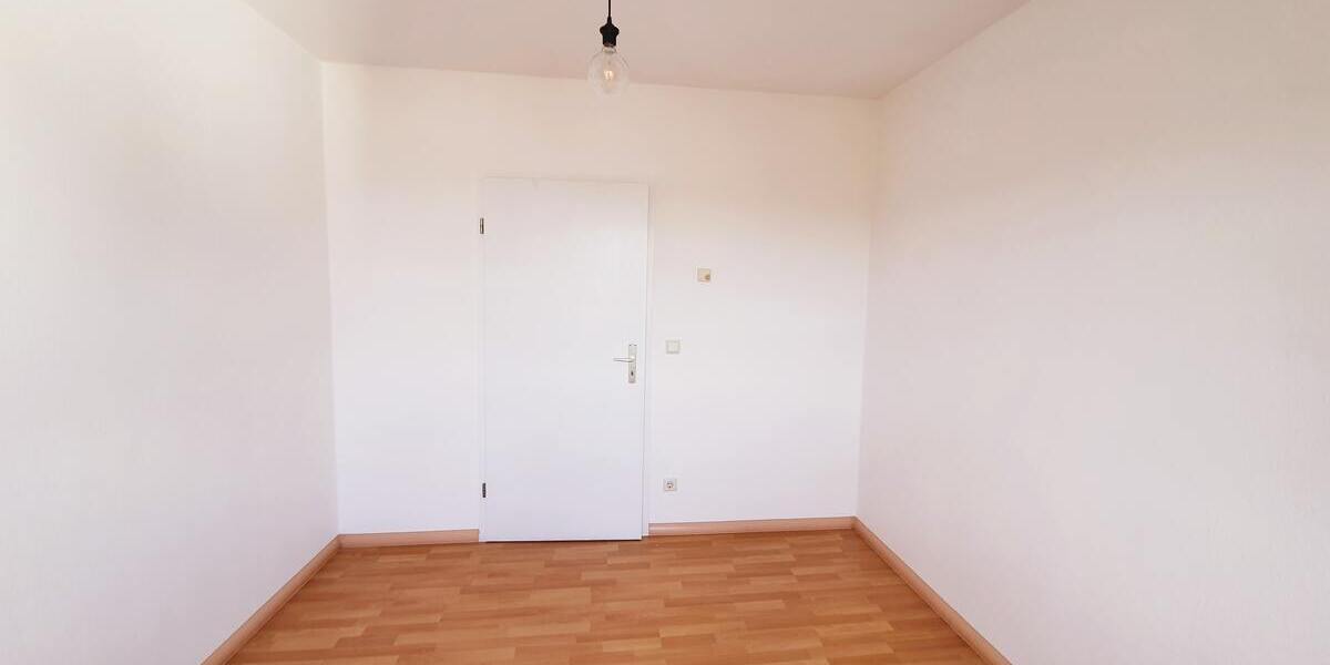 Gemütliche 3-Zimmer-Wohnung mit Balkon und Einbauküche - Dachgeschoßwohnung Chemnitz Altendorf | Angebot:25098842