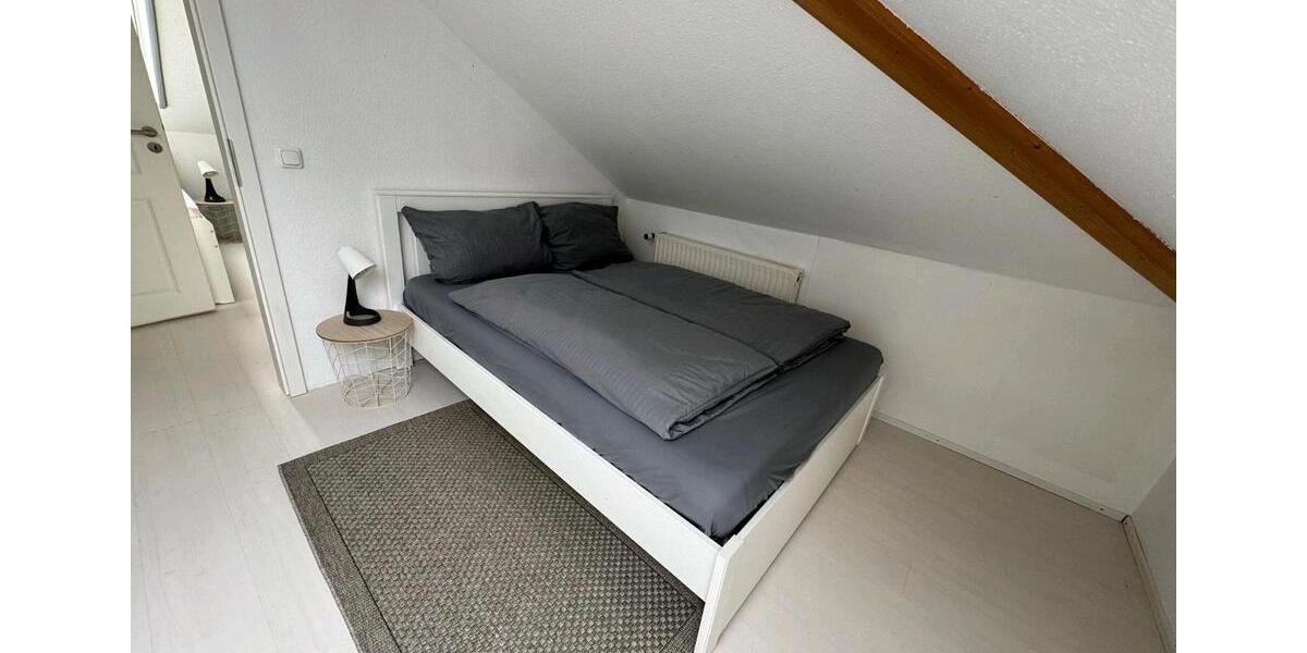 Dachgeschoßwohnung Zetel - 3 Zimmer, 90 m&sup2;, 800&euro; | Angebot:25022869