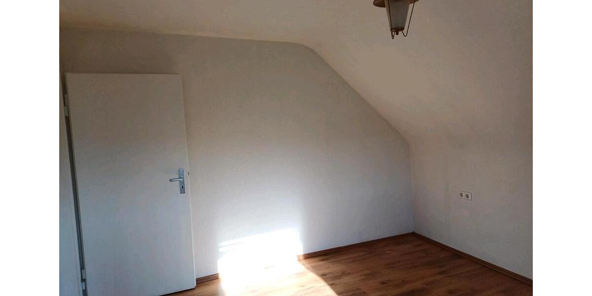 Dachgeschoßwohnung Gschwend - 3 Zimmer, 90 m&sup2;, 650&euro; | Angebot:24772617