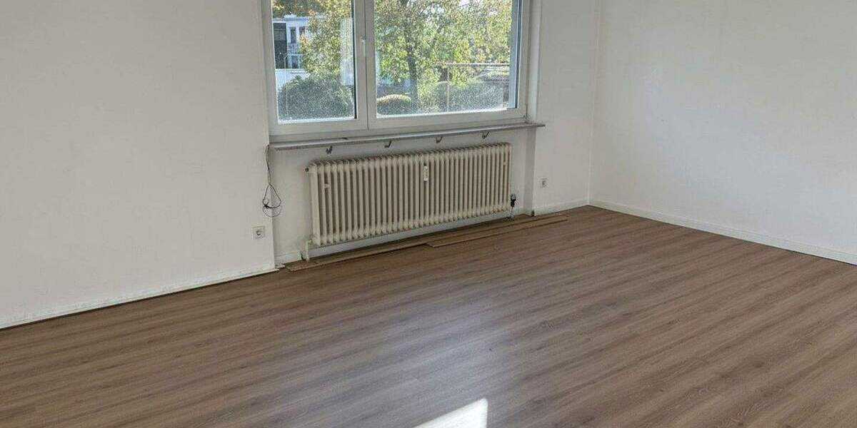 Helle 3,5-Zi-Wohnung mit Balkon & EBK, frisch renoviert gute Anbindung in Bissingen am Bruchwald 3 zimmer