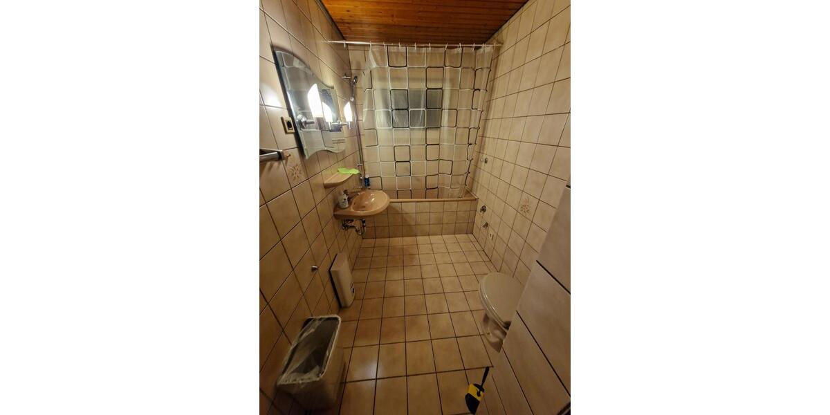 Wohnen auf Zeit Langenfeld (Rheinland) - 8 Zimmer, 150 m&sup2;, 550&euro; | Angebot:25550404