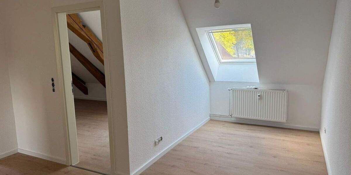 *Erstbezug nach Komplettsanierung! 2-Zi-Wohnung mit neuer Einbauküche u. saniertem Duschbad* 2 zimmer