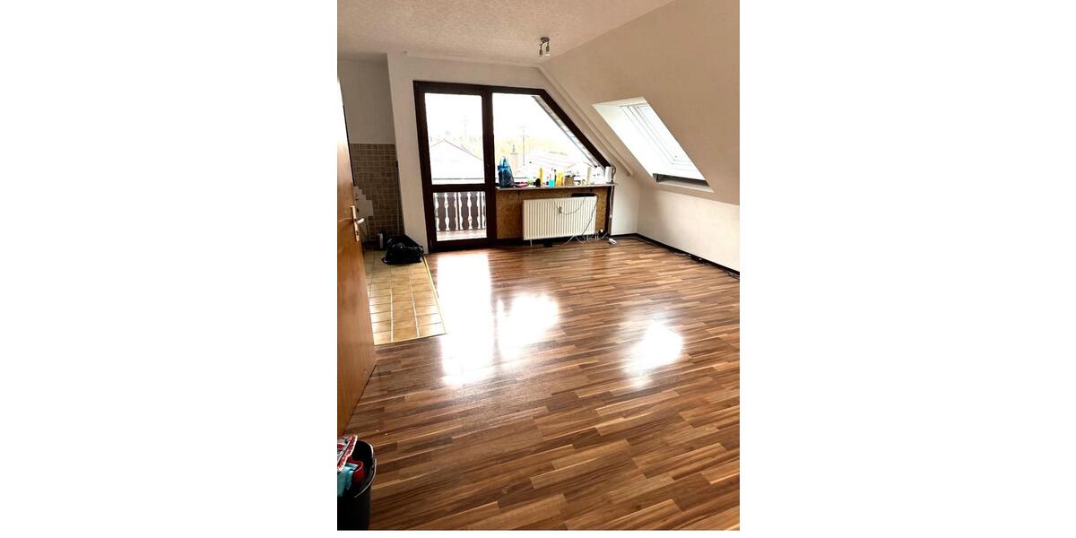 Dachgeschoßwohnung Leonberg - 3 Zimmer, 79 m&sup2;, 800&euro; | Angebot:26561062