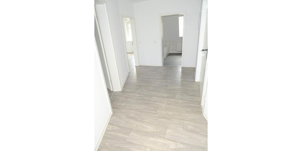 Dachgeschoßwohnung Werdau - 3 Zimmer, 99 m&sup2;, 580&euro; | Angebot:18259417