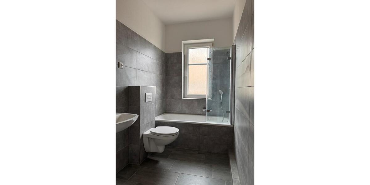 Dachgeschoßwohnung Glauchau - 3 Zimmer, 80 m&sup2;, 562&euro; | Angebot:26614613