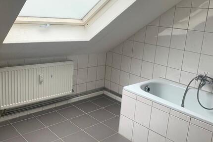 3 Zi DG Wohnung 3. Etage 90 qm ab 01.11.25 zimmer