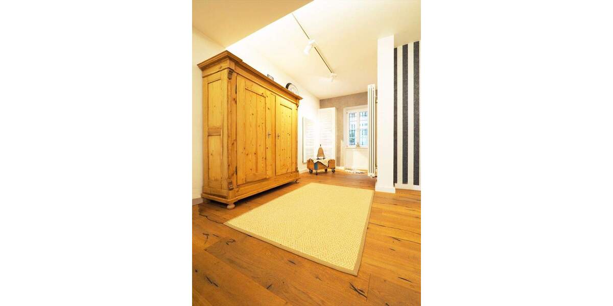 Etagenwohnung Saarbrücken St Johann - 2 Zimmer, 74 m&sup2;, 900&euro; | Angebot:25819891