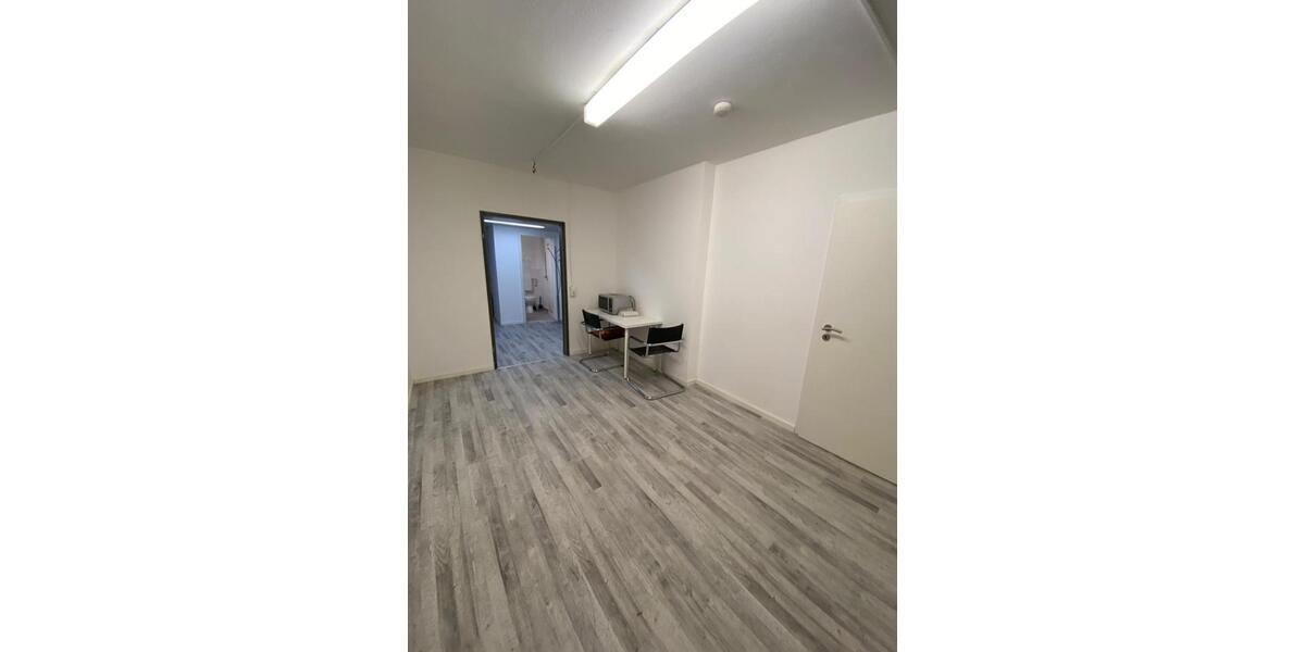 Büro in Ottobrunn mit Pantryküche, Dusche und WC zu vermieten zimmer