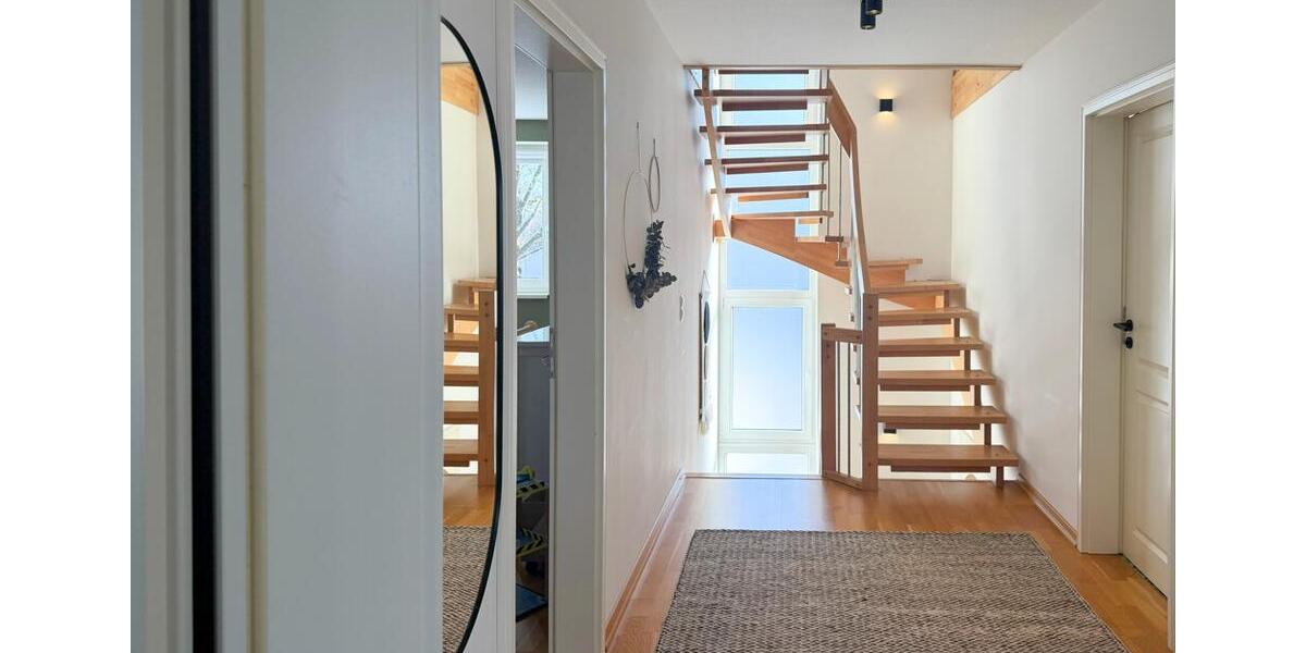 Einfamilienhaus Molfsee - 8 Zimmer, 250 m&sup2;, 3.300&euro; | Angebot:26490111